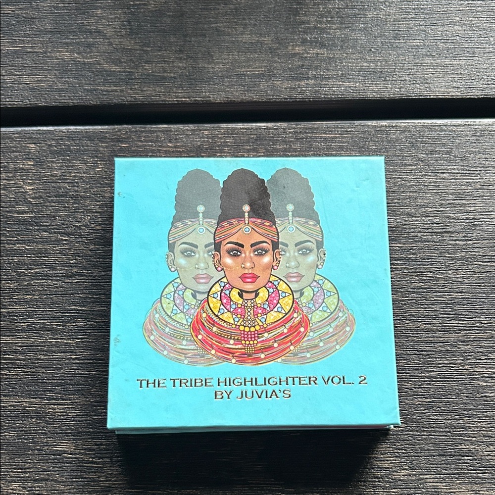 Juvia's Place Highlighter in Aqua Blue Packaging